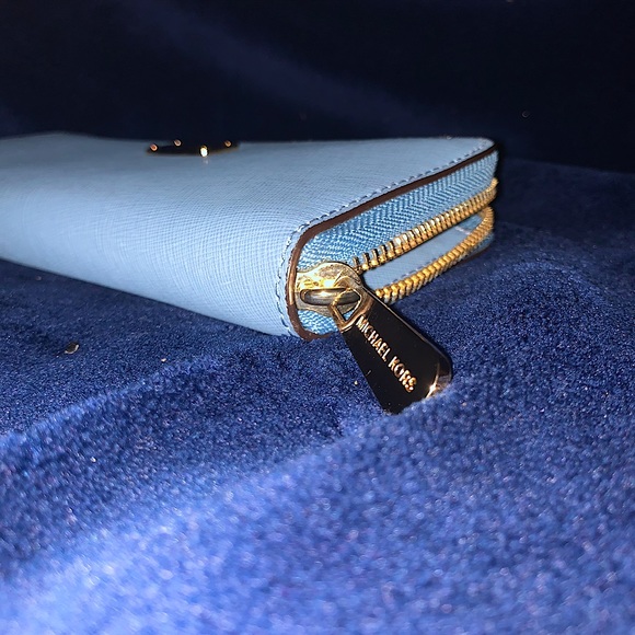 MK Wallet - Picture 1 of 10